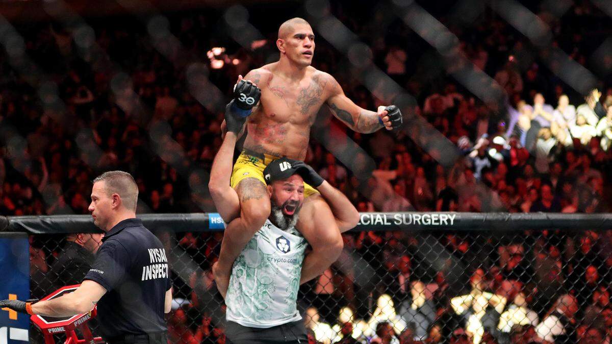 Alex Pereira sumó la corona de la división ligero pesada al vencer por nocaut en el segundo asalto al también tremendo peleador Jiri Prochazka, en el evento principal de la UFC 295 que tuvo como sede el Madison Square Garden de Nueva York.