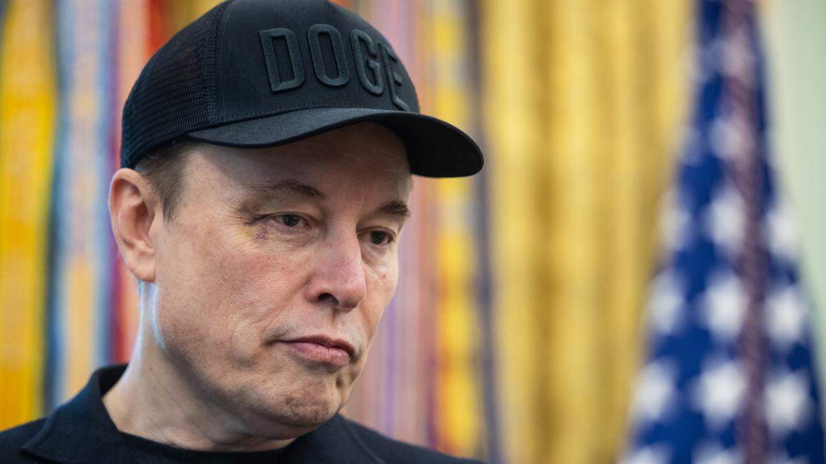 Elon Musk participa en una conferencia de prensa en la Oficina Oval de la Casa Blanca, Washington, DC, el viernes, 30 de mayo de 2025. Musk ha criticado el proyecto de ley fiscal del presidente Donald Trump, alertando que aumenta la deuda nacional.