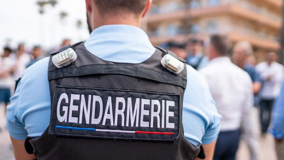 Presencia policial en Canet-en-Roussillon, Francia.