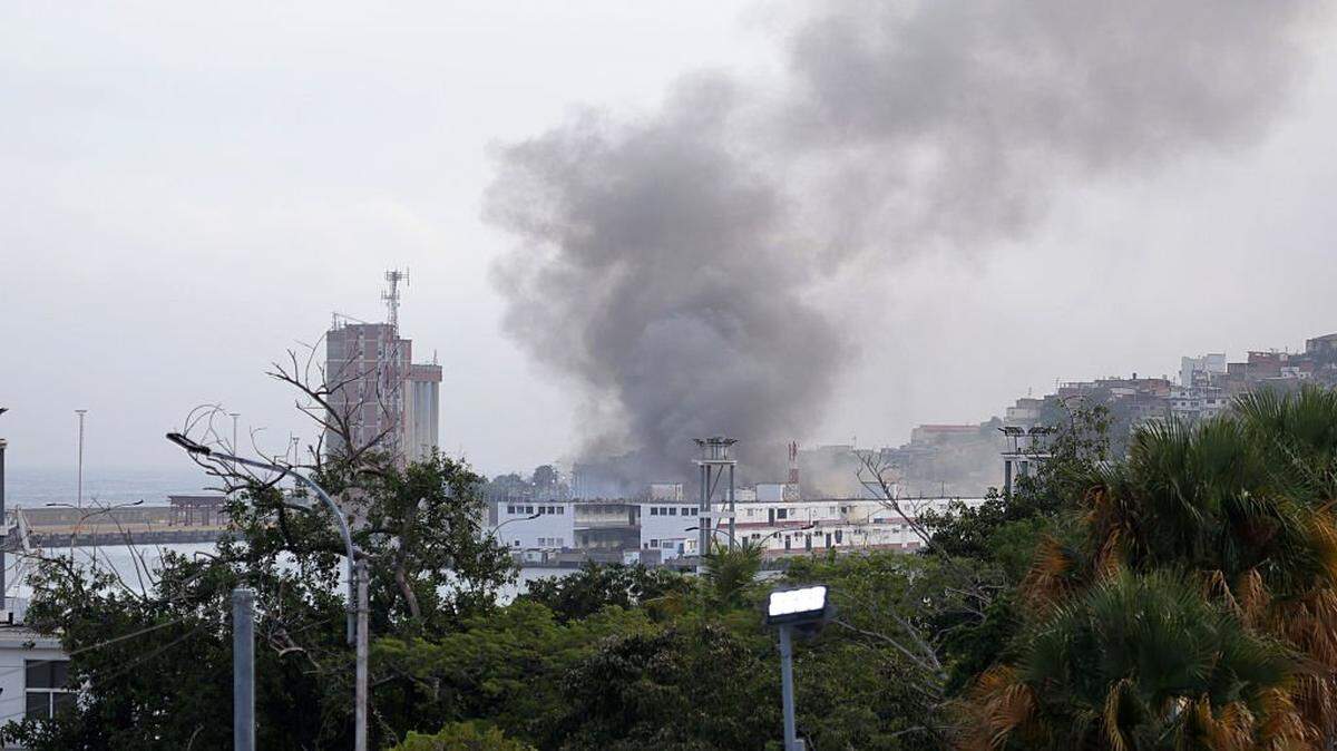 LA GUAIRA, VENEZUELA - JANUARY 03: Smoke rises from Port of La Guaira after explosions and low-flying aircraft were heard on January 03, 2026 in La Guaira, Venezuela. According to some reports, explosions were heard in Caracas and other cities near airports and military bases around 2 am. US President Donald Trump later announce that his country's military had launched a "large-scale" attack on Venezuela and captured its President Nicolas Maduro and his wife. (Photo by Jesus Vargas/Getty Images)
