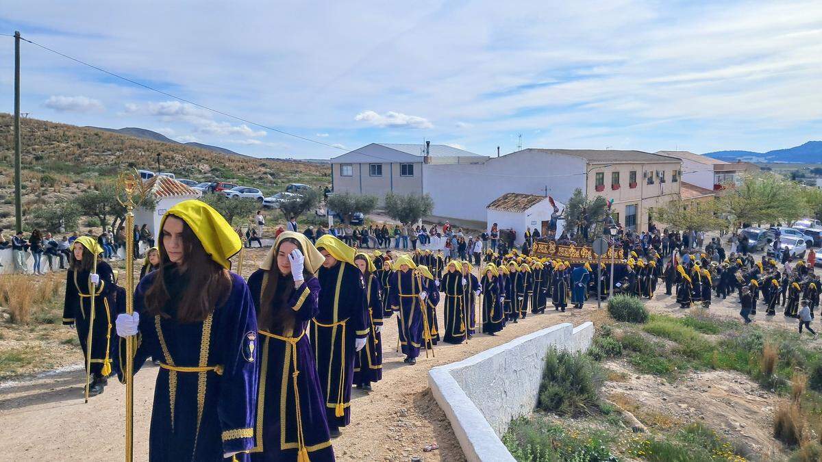 Hermandades suben al Calvario.