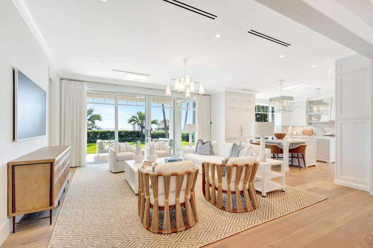 Con ocho dormitorios y 15 baños, la mansión se encuentra en el 1540 S. Ocean Boulevard, en Palm Beach, Florida.