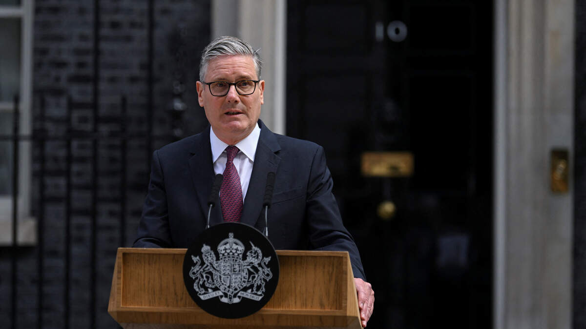 El primer ministro británico, Keir Starmer, anuncia el calendario de su dimisión frente al número 10 de Downing Street, en Londres, Reino Unido., el lunes 22 junio 2026.