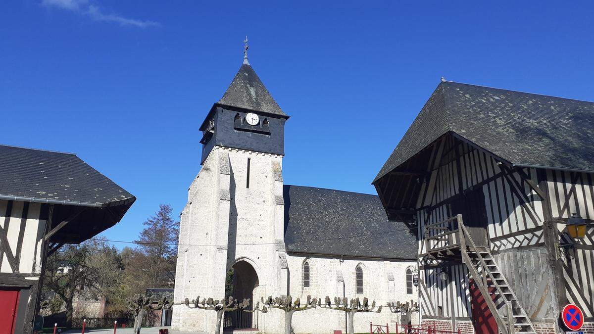 La Iglesia del siglo XIII de Bonneville-la-Louvet.