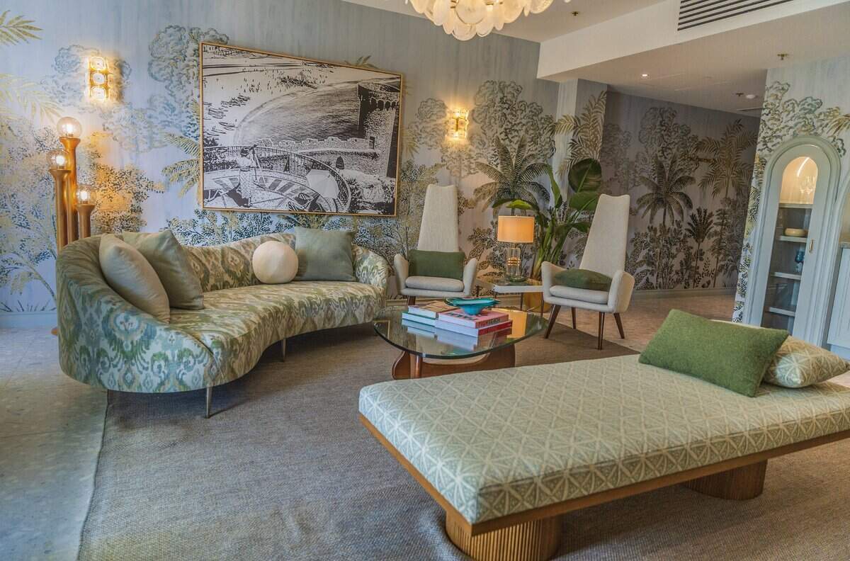 Vista de una “Suite Privada” en PS MIA, una terminal privada de lujo en el Aeropuerto Internacional de Miami que permite a los pasajeros de vuelos comerciales evitar las multitudes de la terminal principal del aeropuerto. Ubicada en la histórica antigua sede de Pan American Airways (4900 NW 36th St), ofrece controles privados de la TSA, trámites de Aduanas, comidas preparadas por chefs, servicios de spa y traslados a la pista en un BMW, el viernes 12 de junio de 2026.