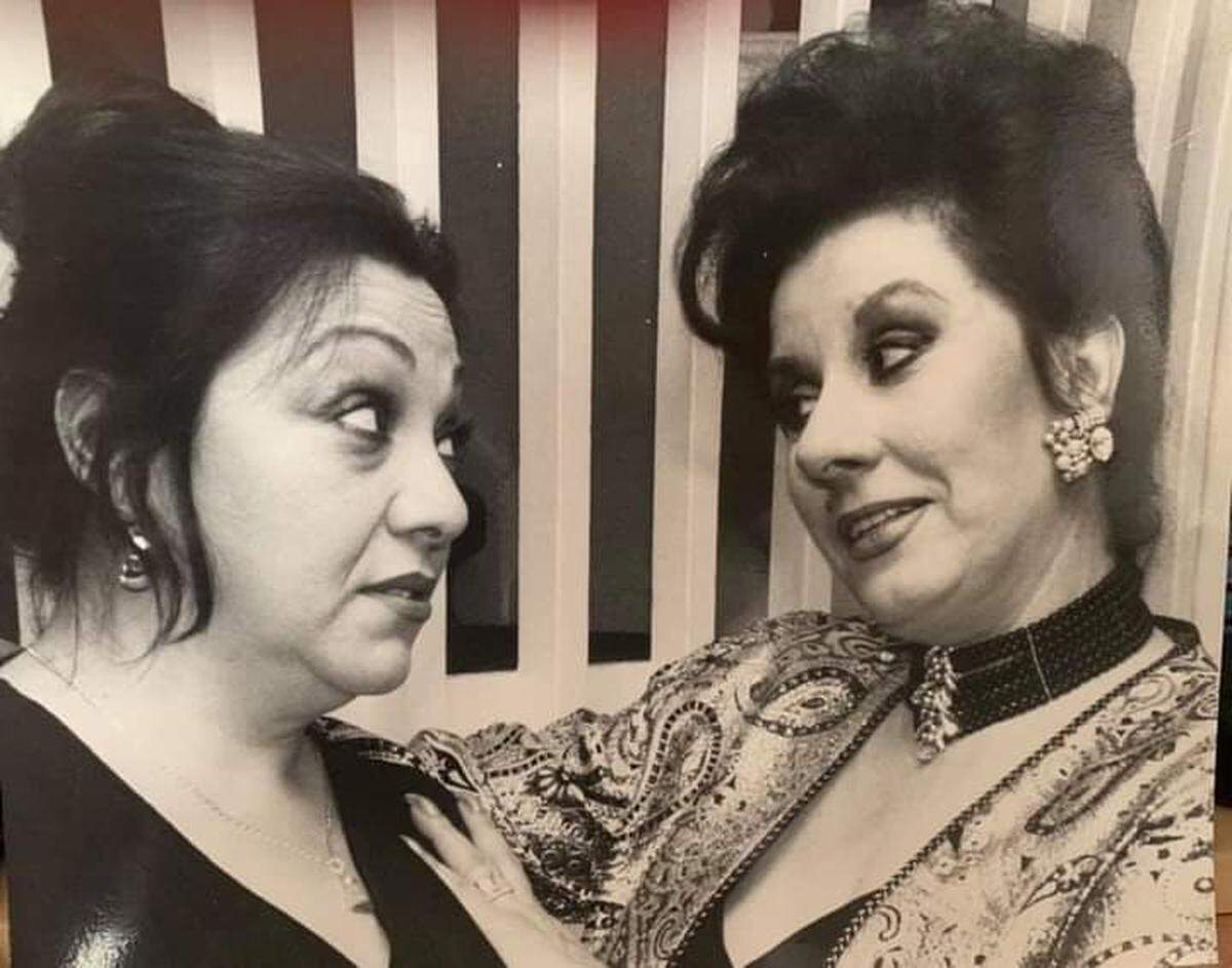 Nattacha Amador en una escena de ‘La Herencia’ con Bertha Sandoval.
