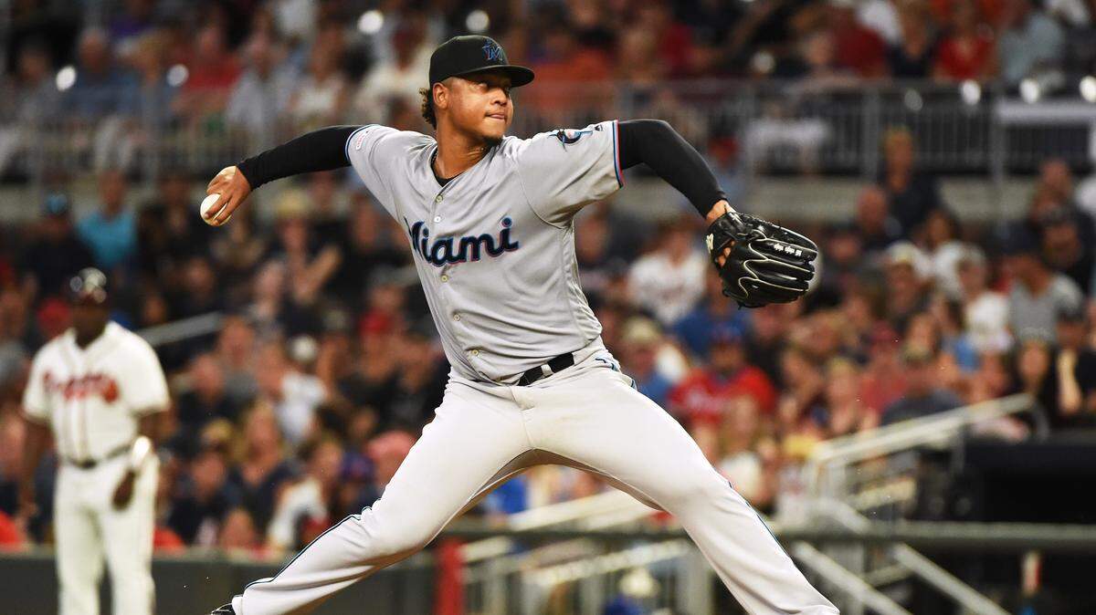 El abridor de los Marlins Elieser Hernández lanzó cuatro entradas y permitió una carrera a la tanda de los Bravos, en el partido celebrado el 20 de agosto de 2019 en Atlanta.