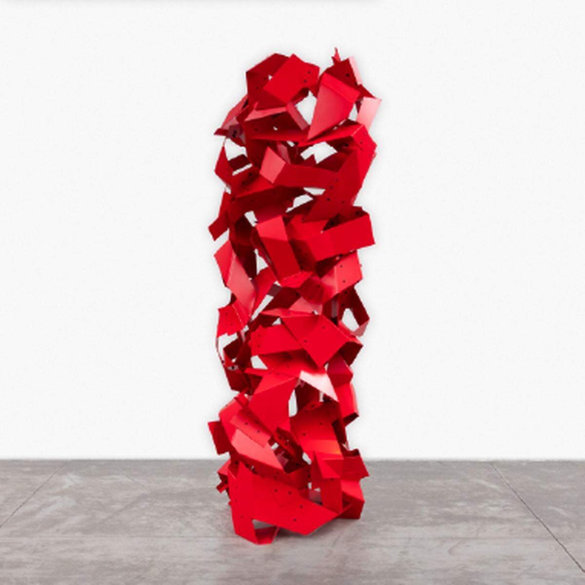 Columna roja, 2023, de Ricardo Cárdenas. Aluminio pintado, 118 1/8 x 39 3/4 x 39 3/4 pulgadas.