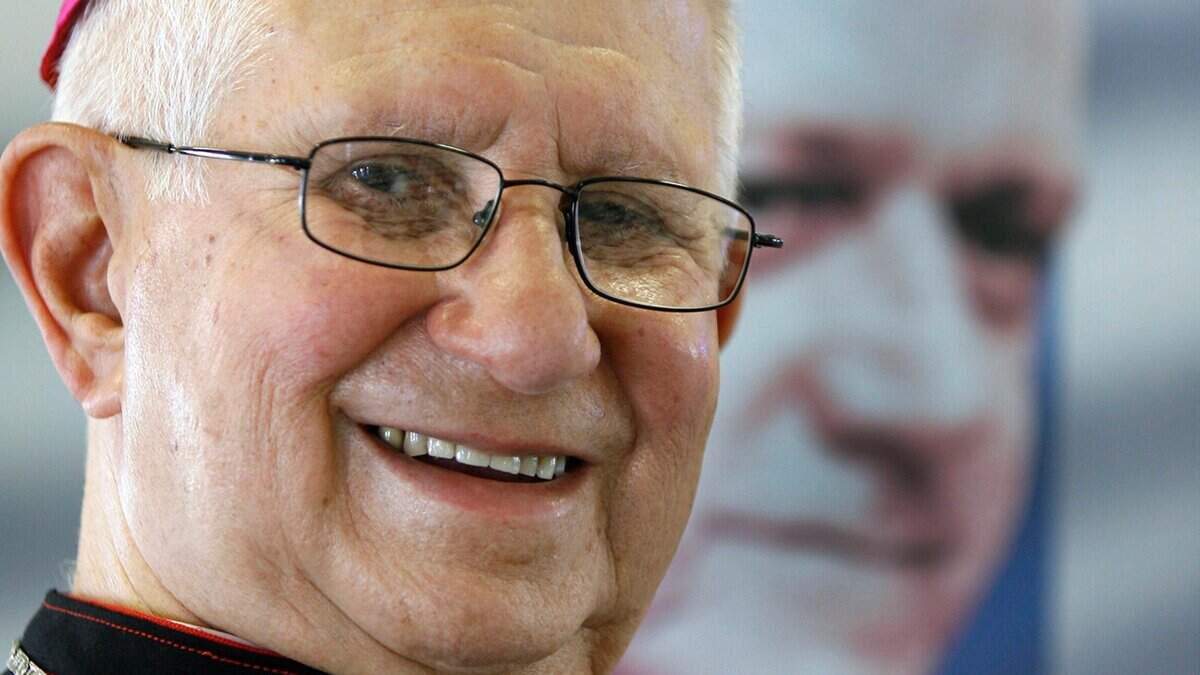 Monseñor Agustín Román con su cálida sonrisa que ayudó a secar las lágrimas del exilio cubano.