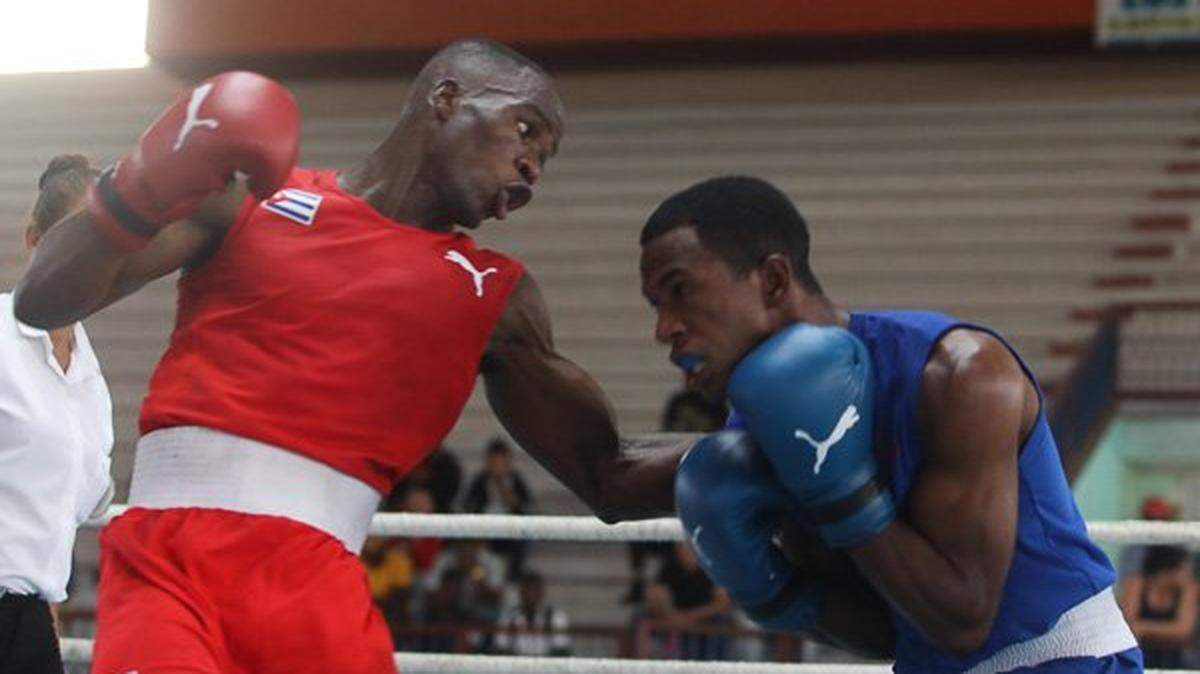 El regreso cubano al boxeo profesional sigue mostrando averías y fugas. Si hace unas semanas era el turno de Billy Rodríguez, ahora le tocó a Osvel Caballero emprender un camino diferente y contrario al regreso a la mayor de las Antillas 