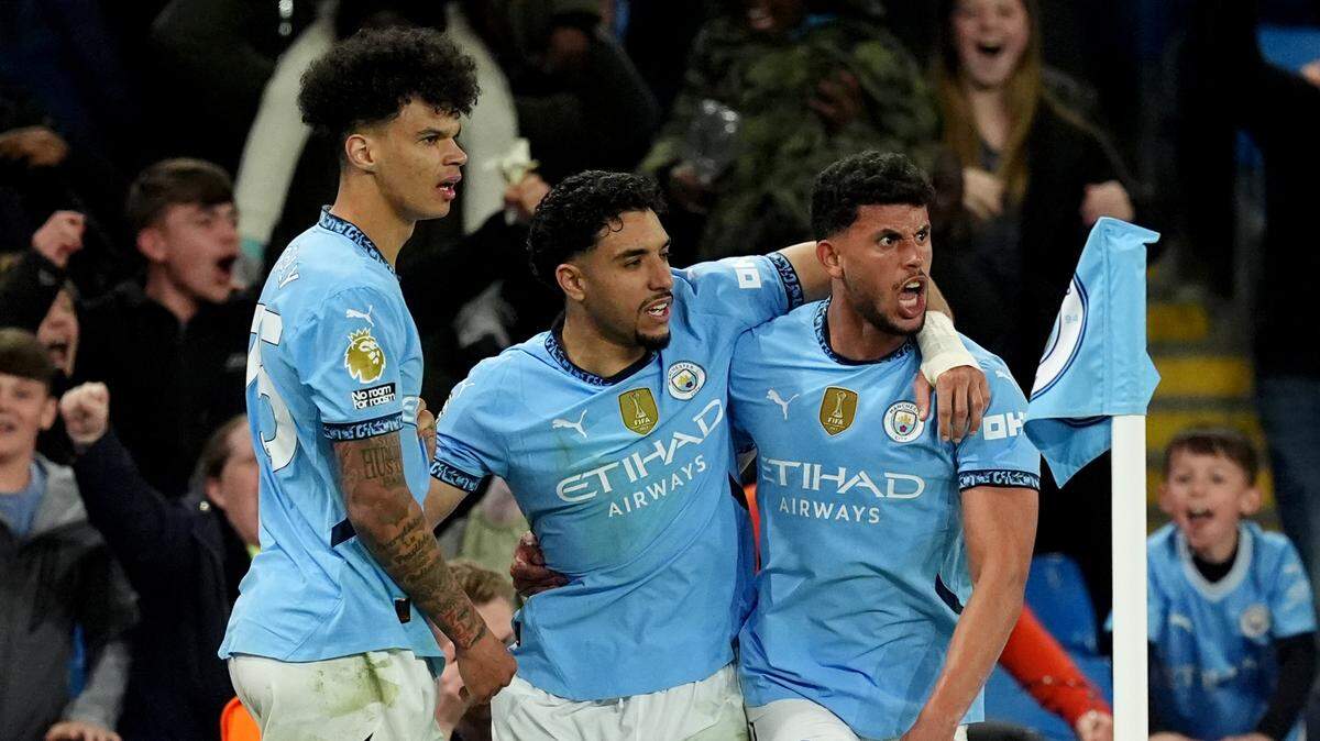 El Manchester City derrotó 2-1 al Aston Villa este martes en una victoria agónica que acerca a los Citizens a la clasificación para la próxima edición de la Liga de Campeones.