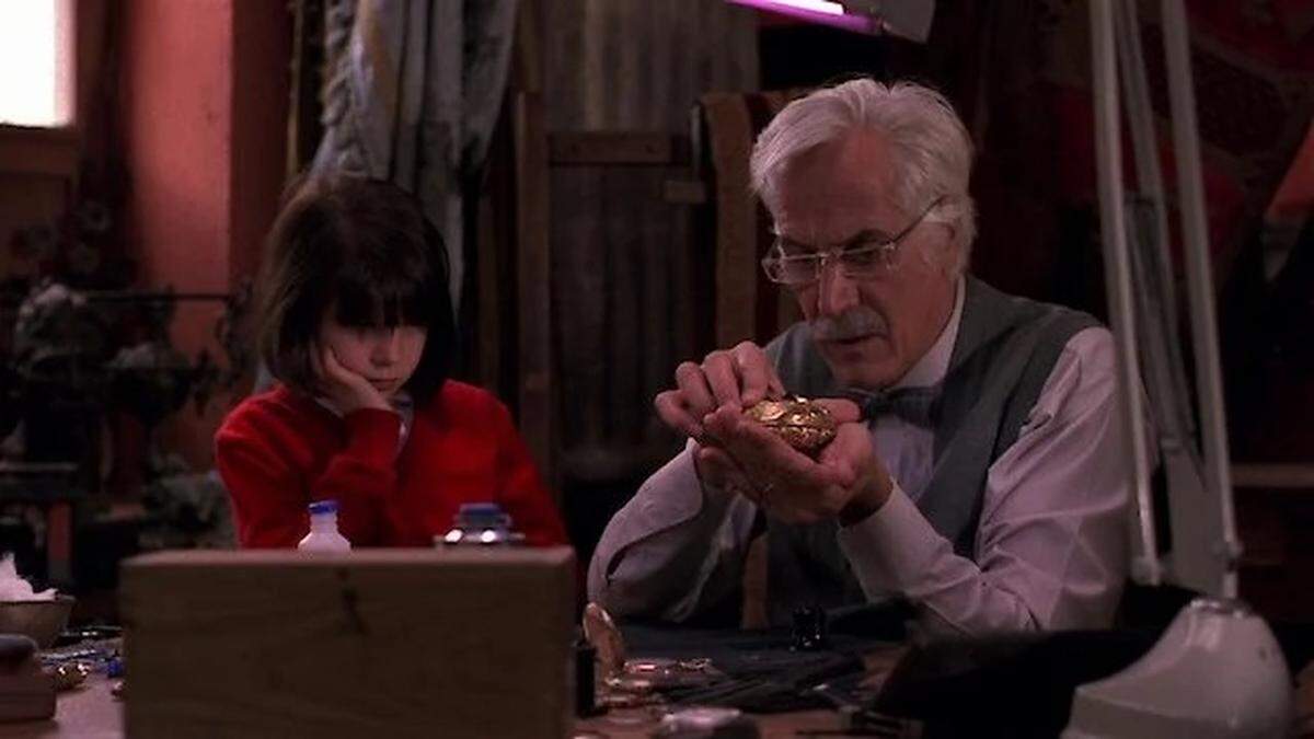 En Hulu latino la película mexicana ‘Cronos’ (1992) del director Guillermo del Toro.