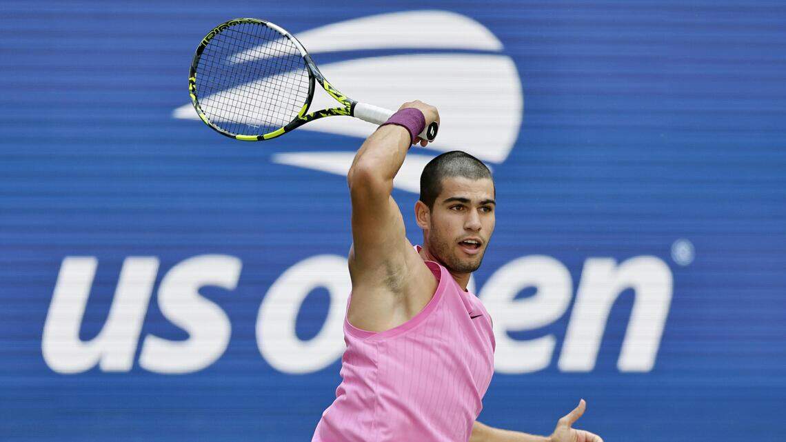 Alcaraz gana por la vía rapida, rompe una marca y pasa a cuartos de final en el US Open