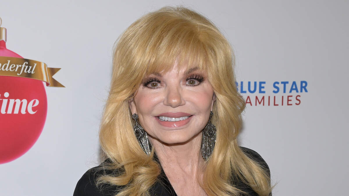 Loni Anderson asiste al evento benéfico “Gift of a Lifetime/Blue Star Families” en The Maybourne Beverly Hills el 28 de noviembre de 2023 -