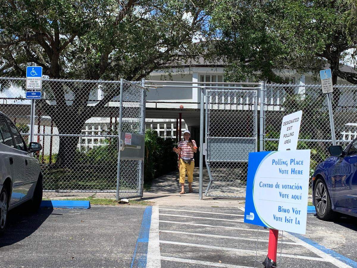 Centro de votación en Enes High School, 450 Bird Rd, Coral Gables.