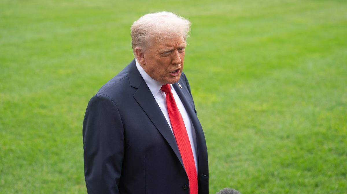 El presidente de Estados Unidos, Donald Trump, responde preguntas de los periodistas en la Casa Blanca en Washington D.C., Estados Unidos, el 7 de septiembre de 2025.