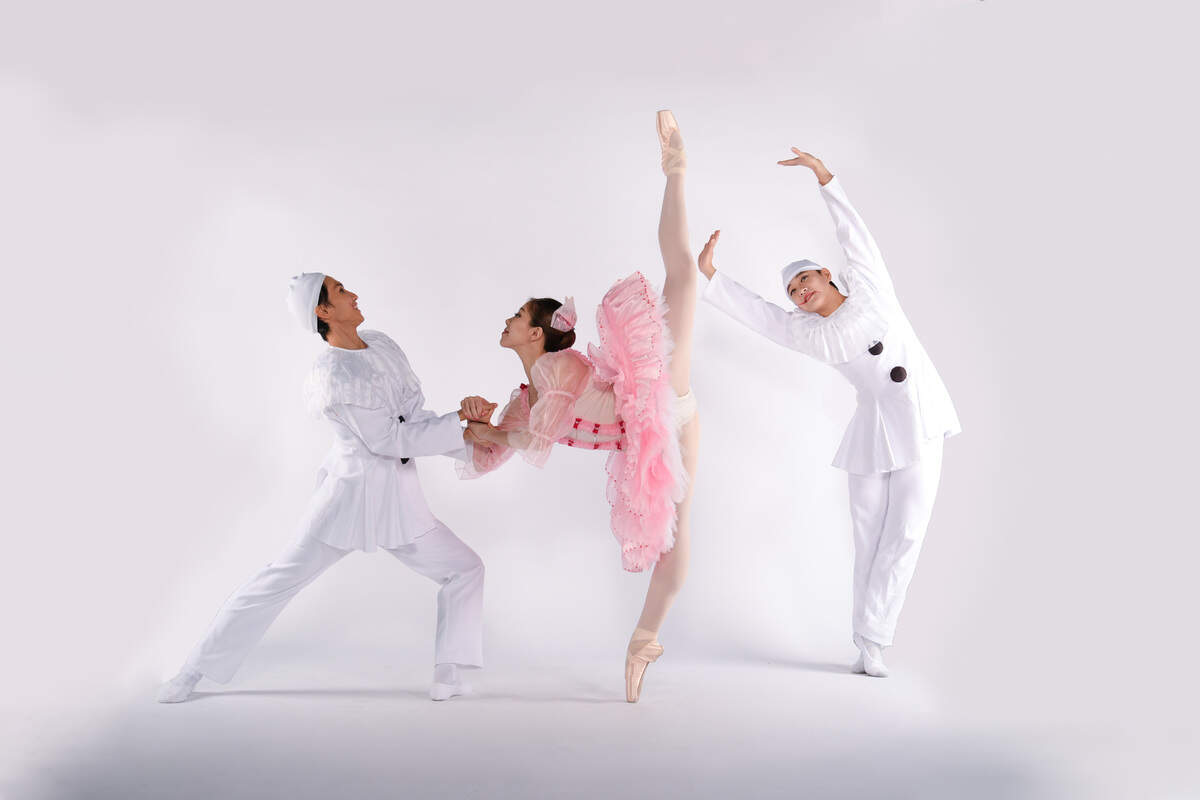 Wendy Guo como la muñeca encantada, junto a Taiyu He y Haowei en el famoso pas de deux. 
