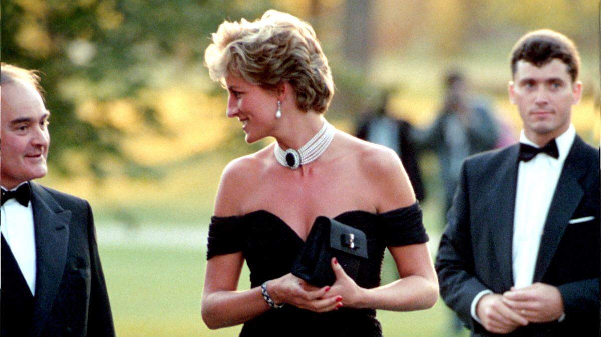 Según su la ex profesora de Pilates de la princesa Diana, al ser una mujer muy alta, la beldad inglesa tendía a encorvarse un poco, pero cuando comenzó a ejercitarse, no sólo consiguió caminar completamente derecha y con más seguridad, sino que además mejoró su autoestima.
