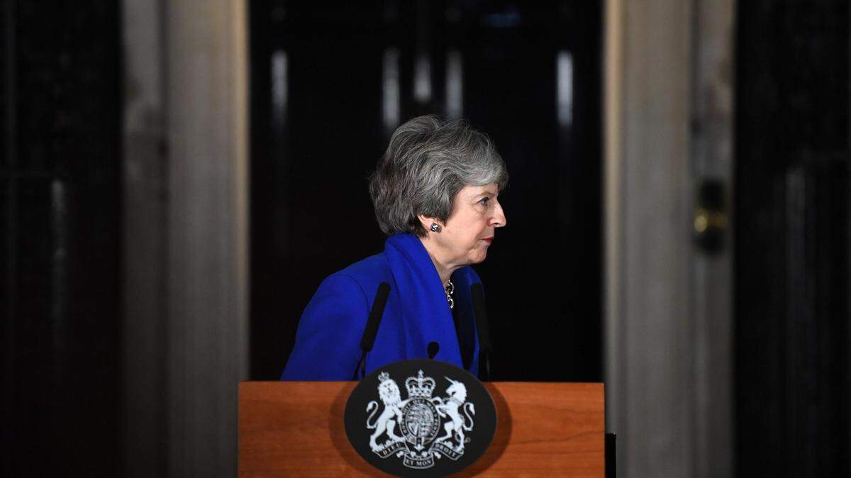 La primera ministra británica, la conservadora Theresa May, ofrece hoy una comparecencia frente a su residencia oficial de Downing Street, en Londres (Reino Unido).