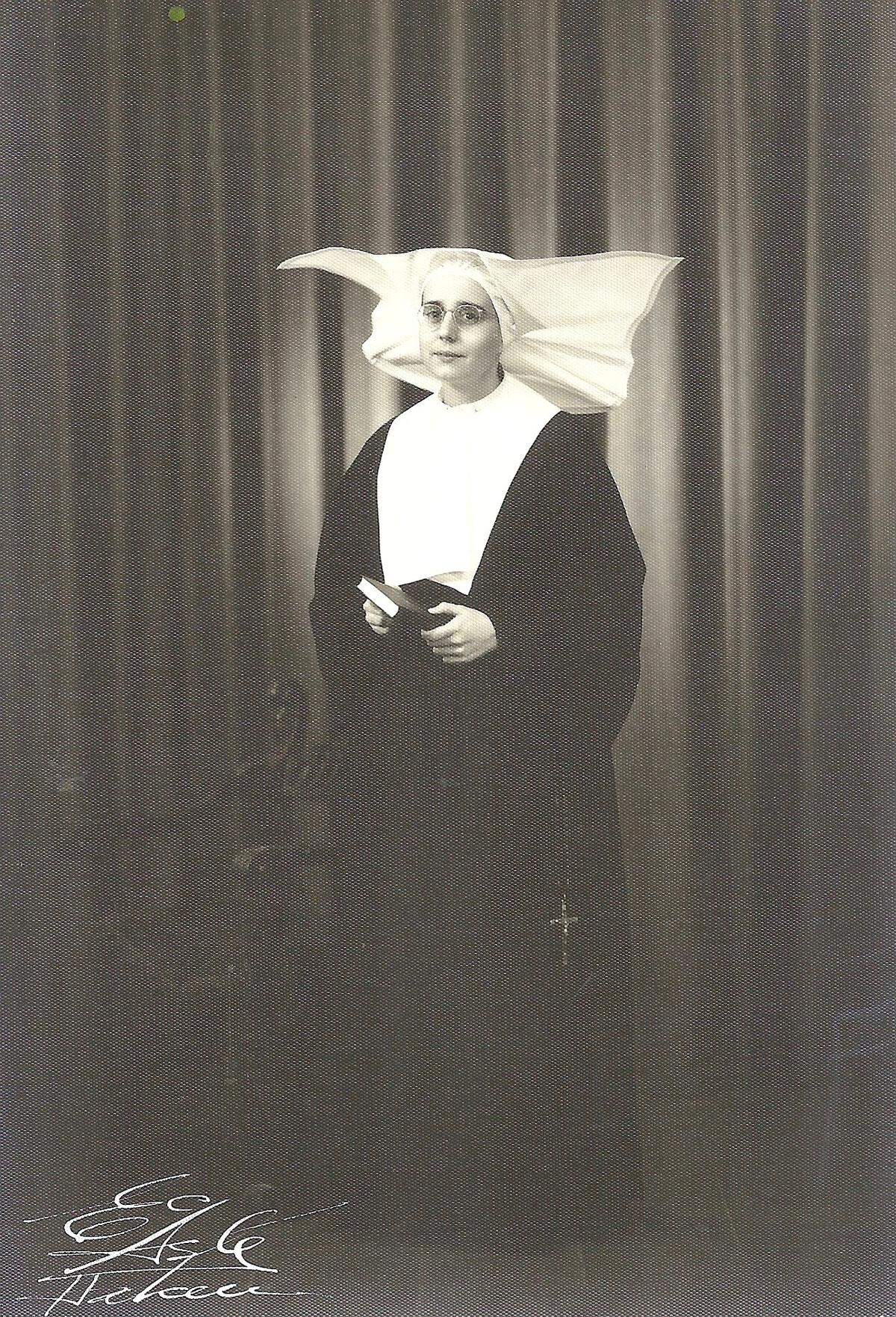 Sister Hilda Alonso taking her first vows in 1951. The Daughters of Charity wore exuberant headdresses of starched flaps to cover their heads.