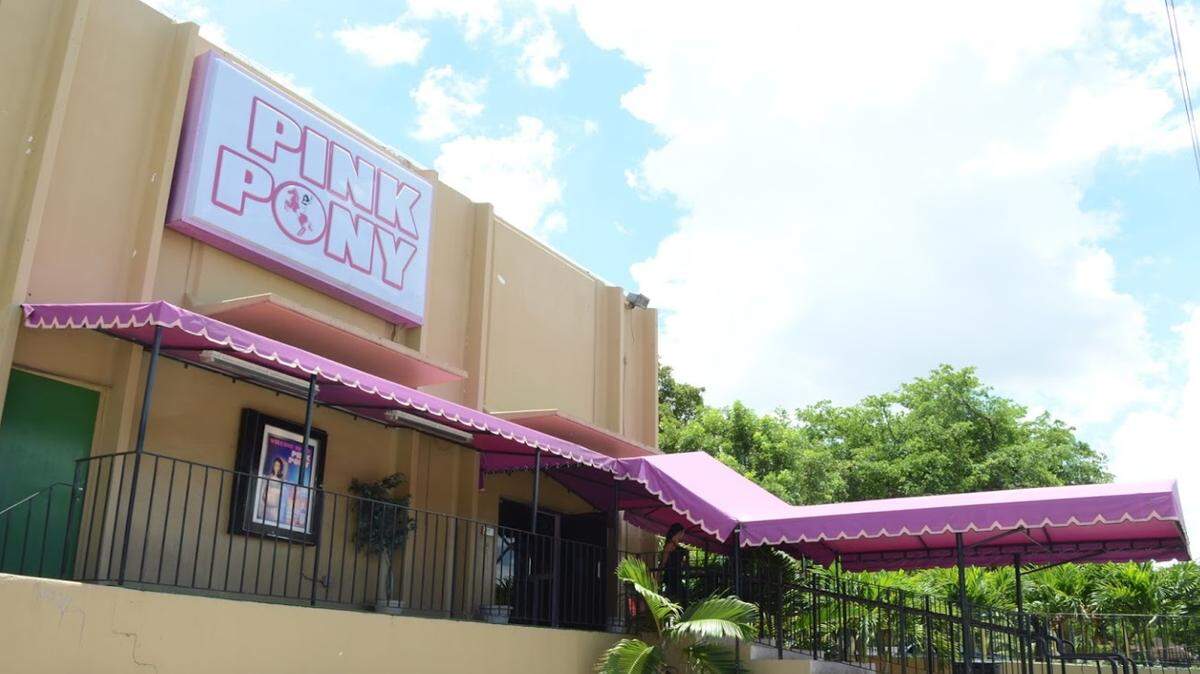 El Pink Pony, club nocturno de bailarinas exóticas en Doral. 