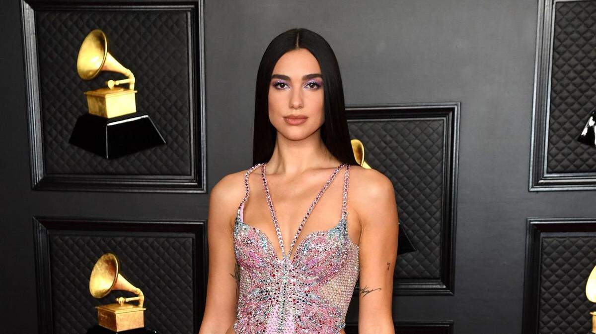 Dua Lipa anuncia gira “Radical  Optimism” y llega al Kaseya Center de Miami.