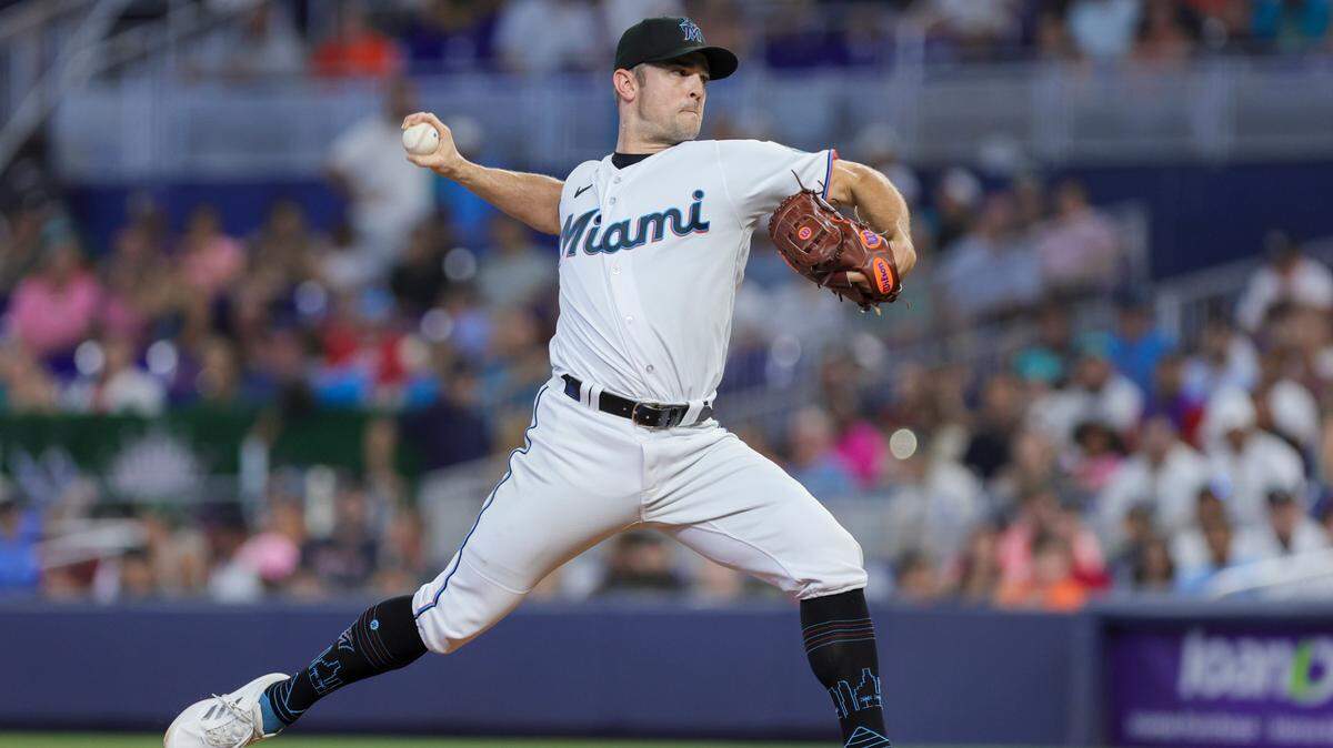 Un veterano de 15 años en las Mayores, David Robertson trabajó un noveno inning perfecto en la victoria de Miami 8-6 sobre los Tigres de Detroit el domingo, su 15to rescate de la campaña, pero el primero con el uniforme de los peces.