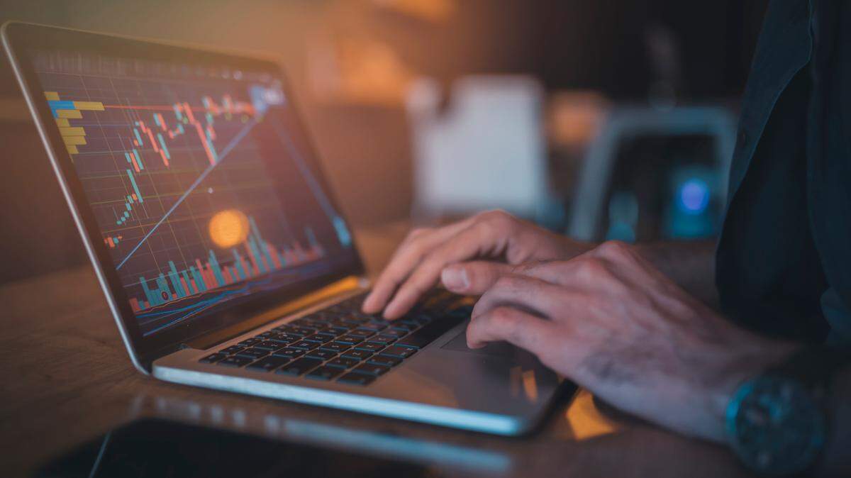 La economía de EEUU tuvo un crecimiento sólido de 2.8% anual en el tercer trimestre de 2024, pero estuvo por debajo del 3% que esperaban los analistas. 