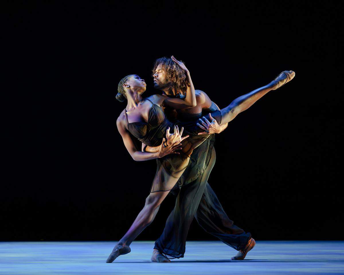 Caroline Dartey y James Gilmer en “Me Myself and You”, de Elizabeth Roxas-Dobrish. 