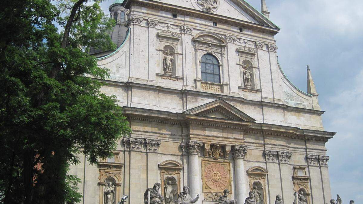 La iglesia de San Pedro y San Pablo en el centro de Cracovia. En la fachada principal destacan las estatuas que representan a las 12 apóstoles.