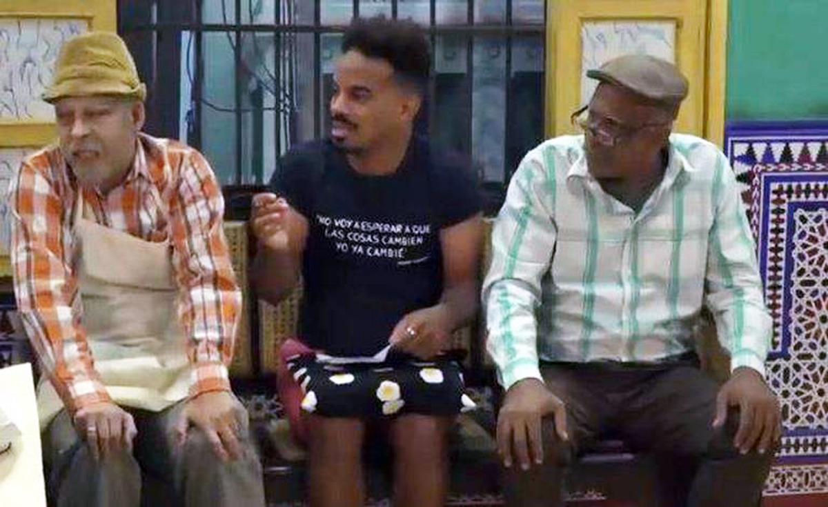 Luis Silva “Pánfilo”, Marlon Pijuan “Isi” y Omar Franco “Ruperto” en el programa humorístico Vivir del cuento, que mantiene su tono crítico. Franco ahora vive y trabaja como humorista en Miami.