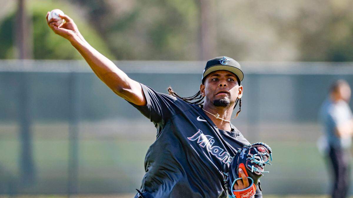 Edward Cabrera llegó a la primavera de los Marlins con una idea fija: ser parte de la rotación de Miami desde el primer día. Sin embargo, el joven lanzador dominicano no tiene nada garantizado.
