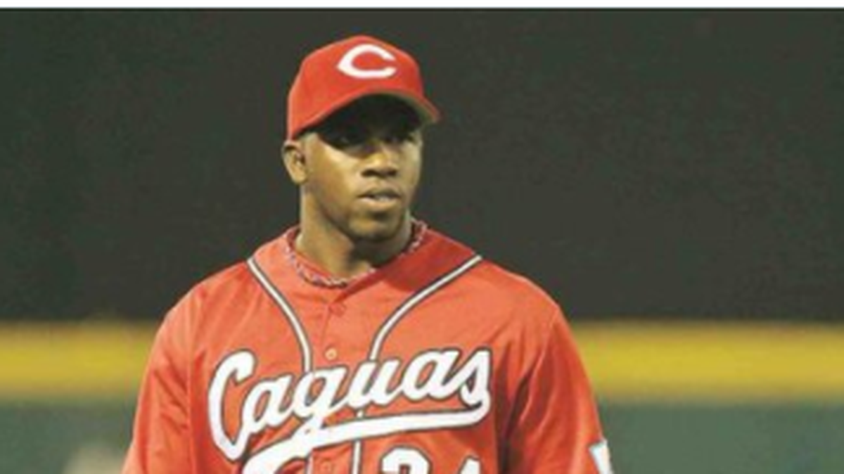Los jardineros cubanos Rusney Castillo (en la foto) y Dayron Varona encabezan el grupo de extranjeros que jugarán con los campeones Criollos de Caguas en la venidera temporada de la Liga de Béisbol Profesional Roberto Clemente (LBPRC), pautada para comenzar el 5 de enero.