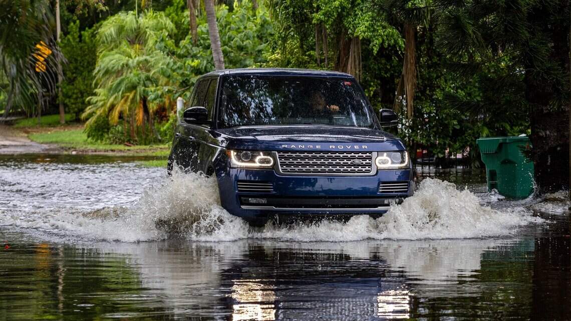 Los desarrolladores inmobiliarios podrían hacer más para evitar las inundaciones en las calles. Miami-Dade está tomando medidas drásticas