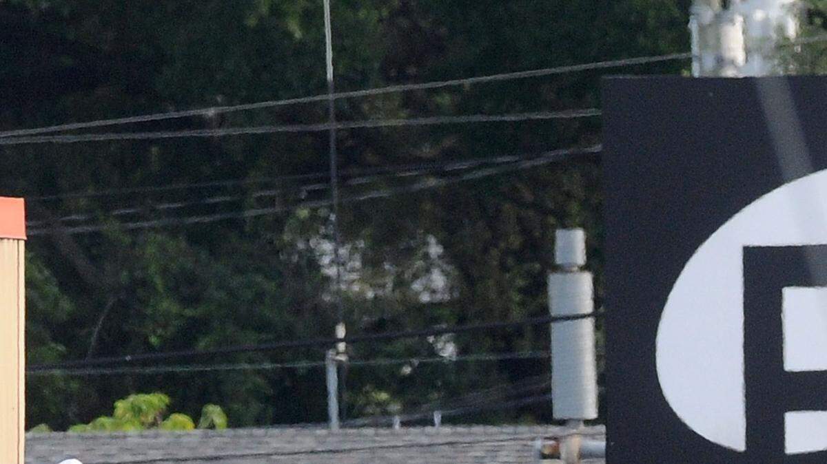Agentes de policía de Orlando fuera del club nocturno Pulse después de un tiroteo fatal y toma de rehenes el 12 de junio de 2016 en Orlando, Florida.
