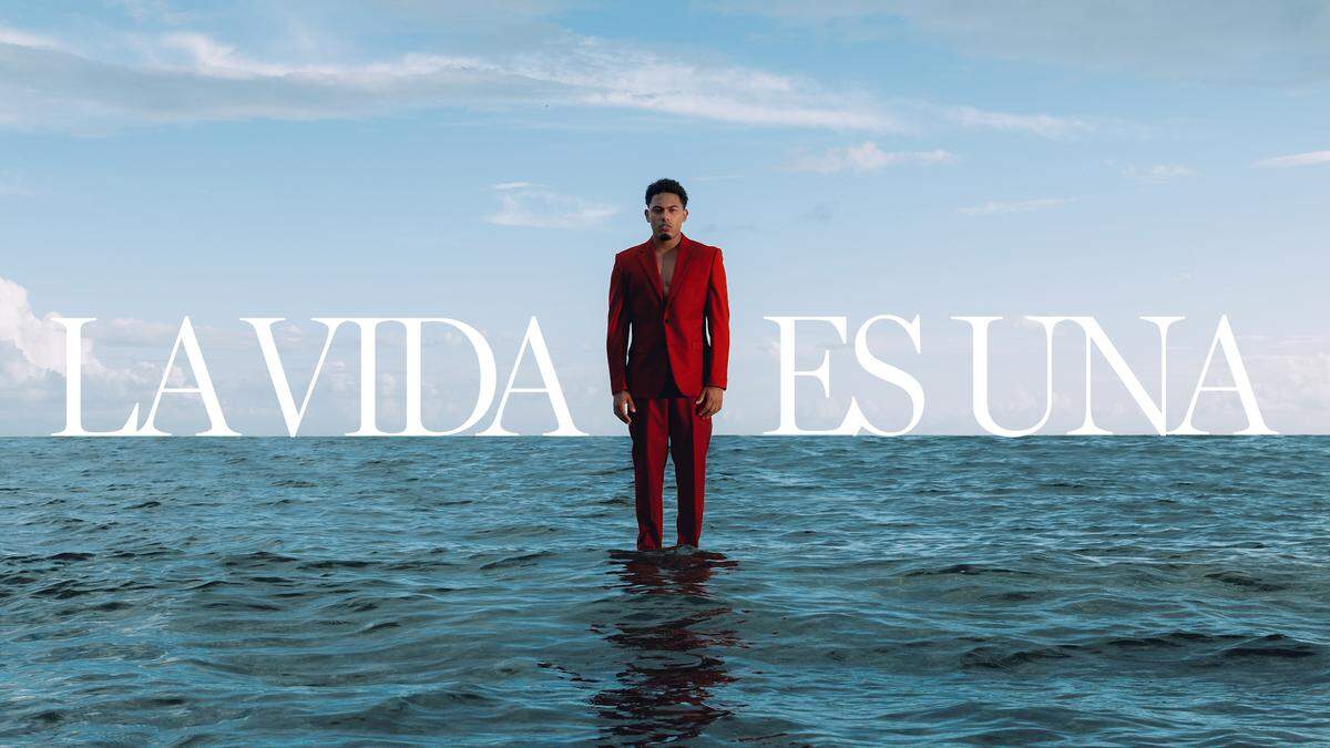Myke Towers estrena ‘La Vida es Una’.