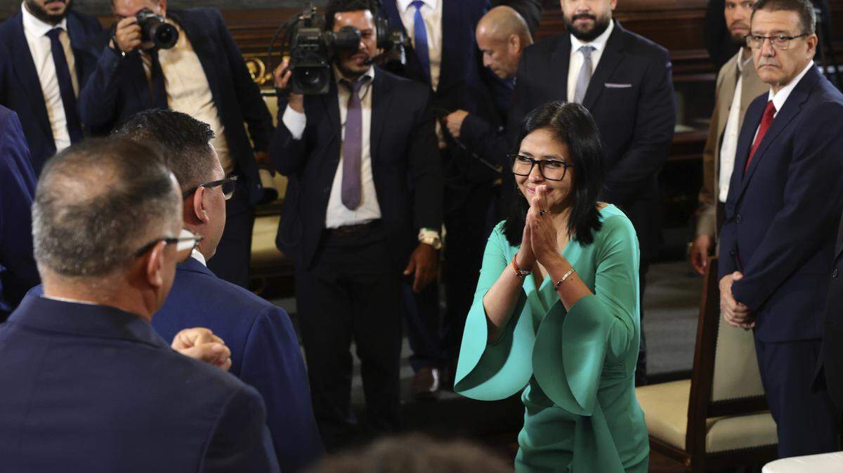 La vicepresidenta de Venezuela, Delcy Rodríguez, reacciona tras jurar como presidenta interina de Venezuela durante la sesión inaugural del período legislativo constitucional 2026-2031 en el Palacio Federal Legislativo el 5 de enero de 2026 en Caracas, Venezuela.
