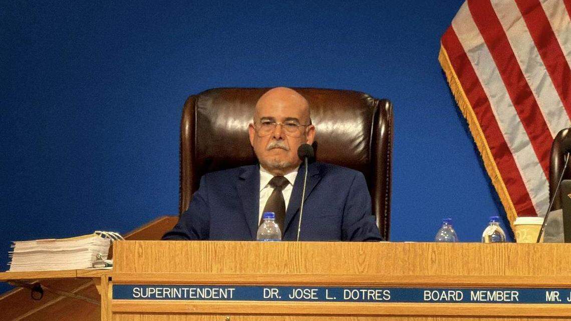 Junta Escolar de Miami-Dade busca un nuevo superintendente, pero debe tomar una decisión difícil