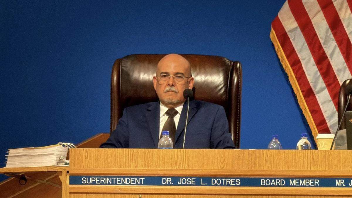 El superintendente de las Escuelas Públicas del Condado Miami-Dade, José Dotres, asiste a una reunión de la Junta Escolar en Miami el 13 de mayo de 2026. Su mandato está programado para finalizar el 14 de febrero de 2027.