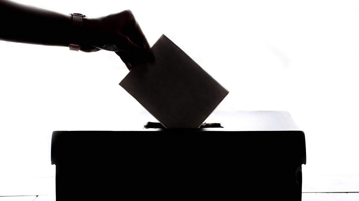 La evidencia es clarísima de que la democracia y el libre mercado son los sistemas político-económicos más propicios para mejorar el bienestar de la población.