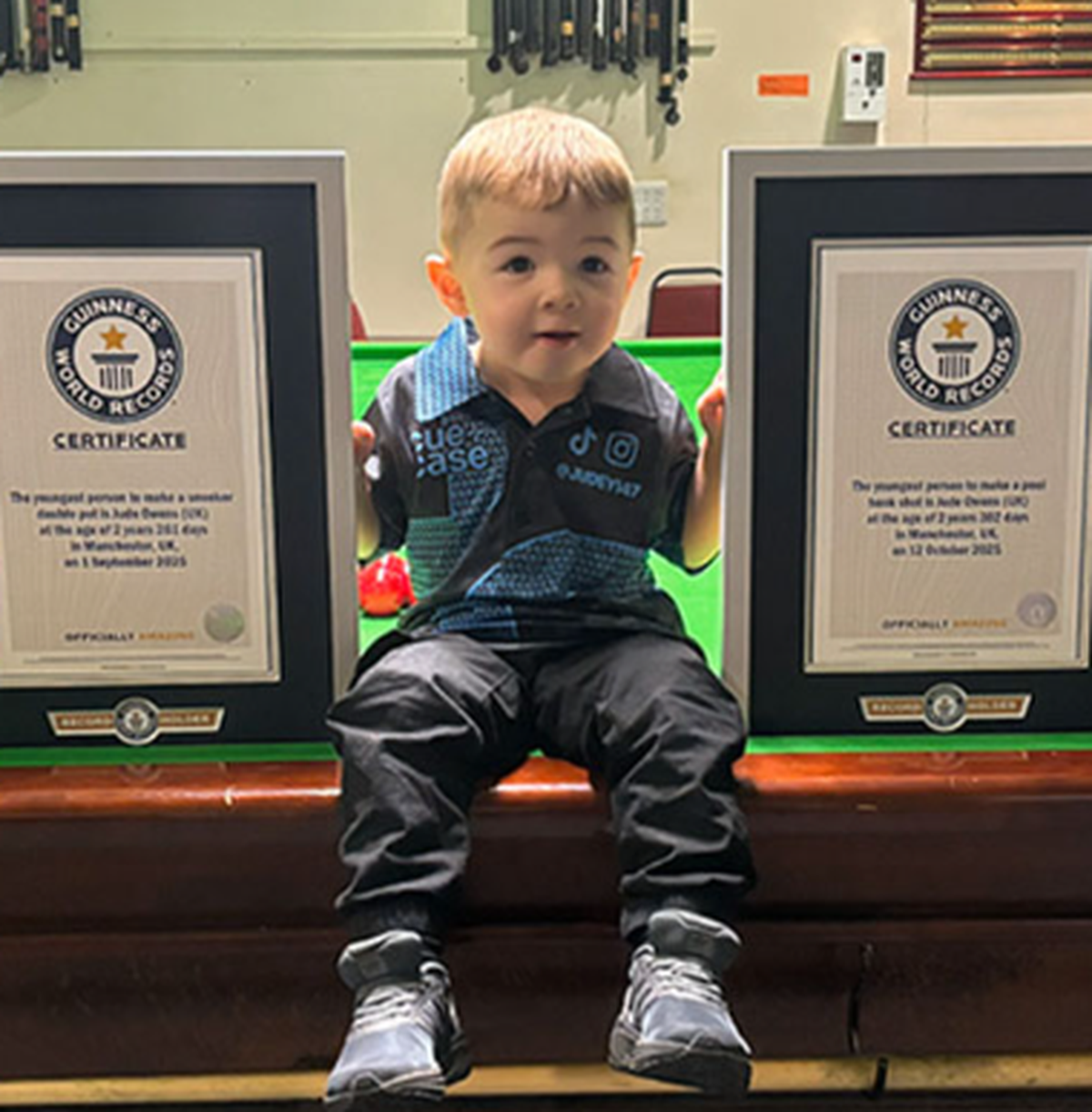 El padre de Jude Owens, Luke, explicó que el niño empezó a jugar al billar a los dos años y que tiene una habilidad natural para ello.