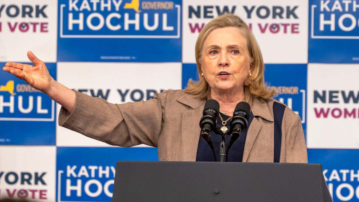 Foto de archivo. La ex secretaria de Estado de Estados Unidos y excandidata presidencial Hillary Clinton dice en un artículo de opinión publicado este martes en el New York Times que la vicepresidenta Kamala Harris tiene talento, experiencia y puede derrotar a Donald Trump.