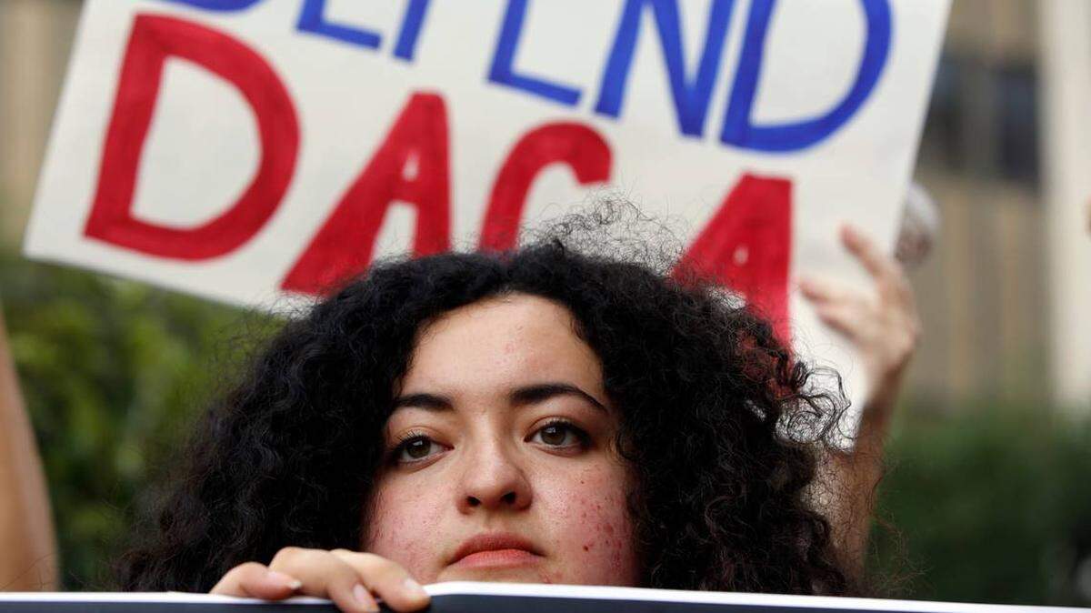 Una estudiante durante una marcha de apoyo a DACA en Los Ángeles el 1 de septiembre del 2017.