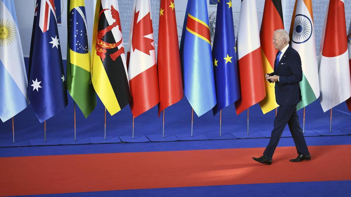 El presidente de Estados Unidos, Joe Biden, llega al centro de conferencias de La Nuvola para la cumbre del G20 en Roma, el sábado 30 de octubre de 2021. AP