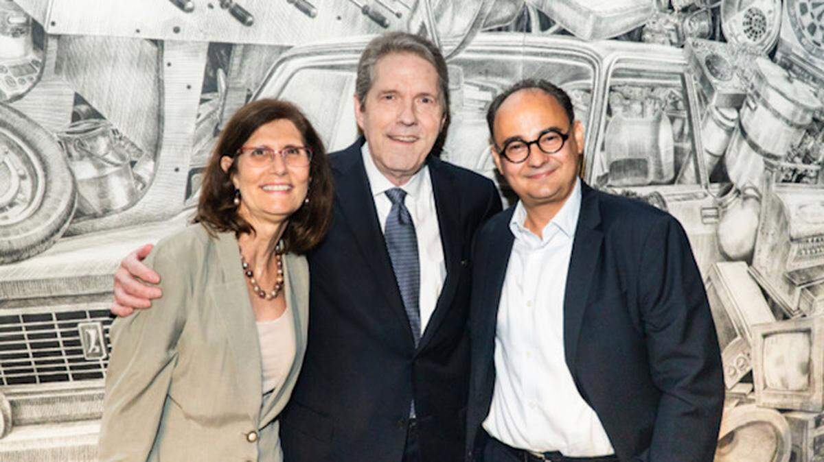 La escritora Ana Veciana-Suárez, el arquitecto Raúl L. Rodriguez y el artista visual Carlos Estévez, en la entrega de las Becas Cintas 2019 en el Lowe Art Museum, en UM.