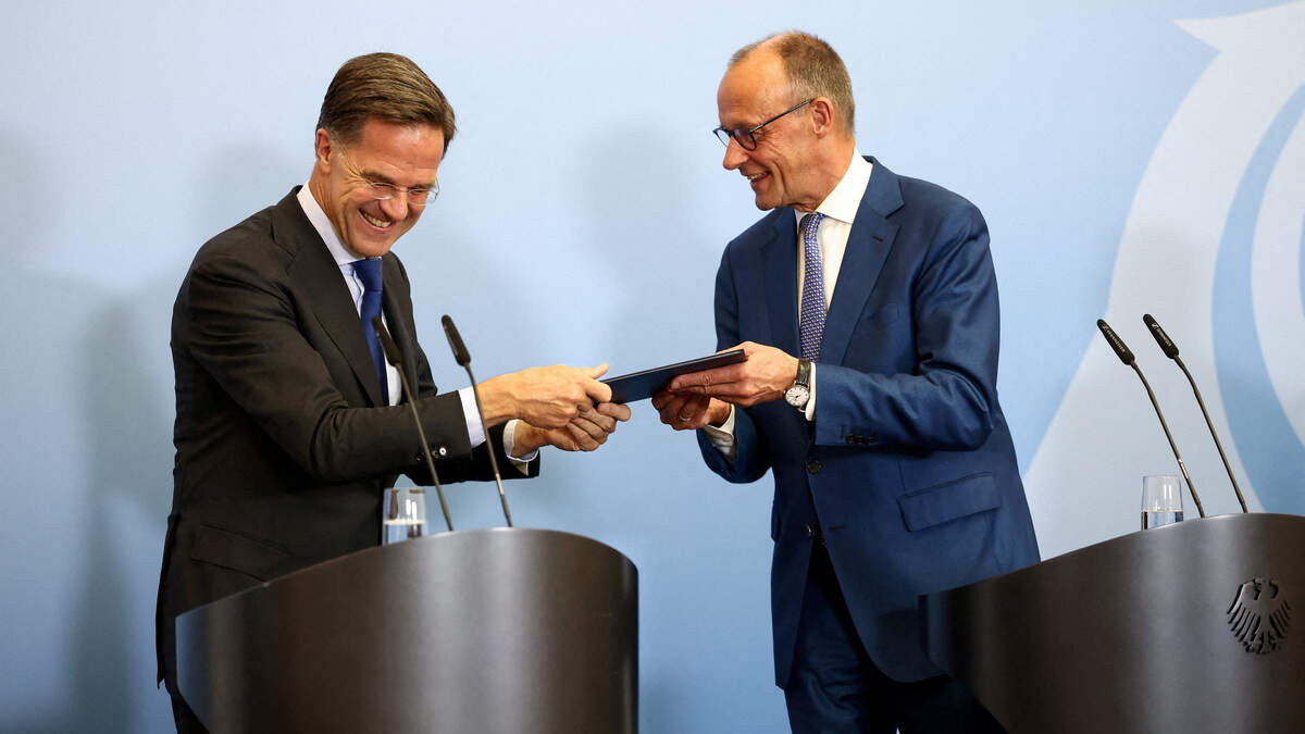 El canciller alemán Friedrich Merz y el secretario general de la OTAN, Mark Rutte, reaccionan antes de una rueda de prensa, tras una reunión en el Ministerio de Defensa de Berlín, Alemania.1 de julio de 2026. REUTERS/Nadja Wohlleben