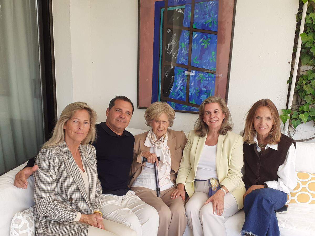 De izq. a dcha: Almudena Carbajosa, William Navarrete, Ana María Solís Smith, Ana Solís Diego y Margarita Larrinaga, Madrid, 2024.