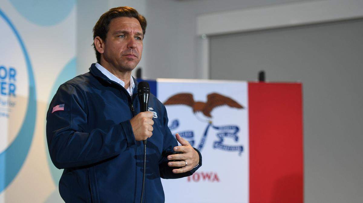 El gobernador de Florida, Ron DeSantis, da un discurso sobre su política exterior en Le Mars, Iowa, el lunes 9 de octubre de 2023.