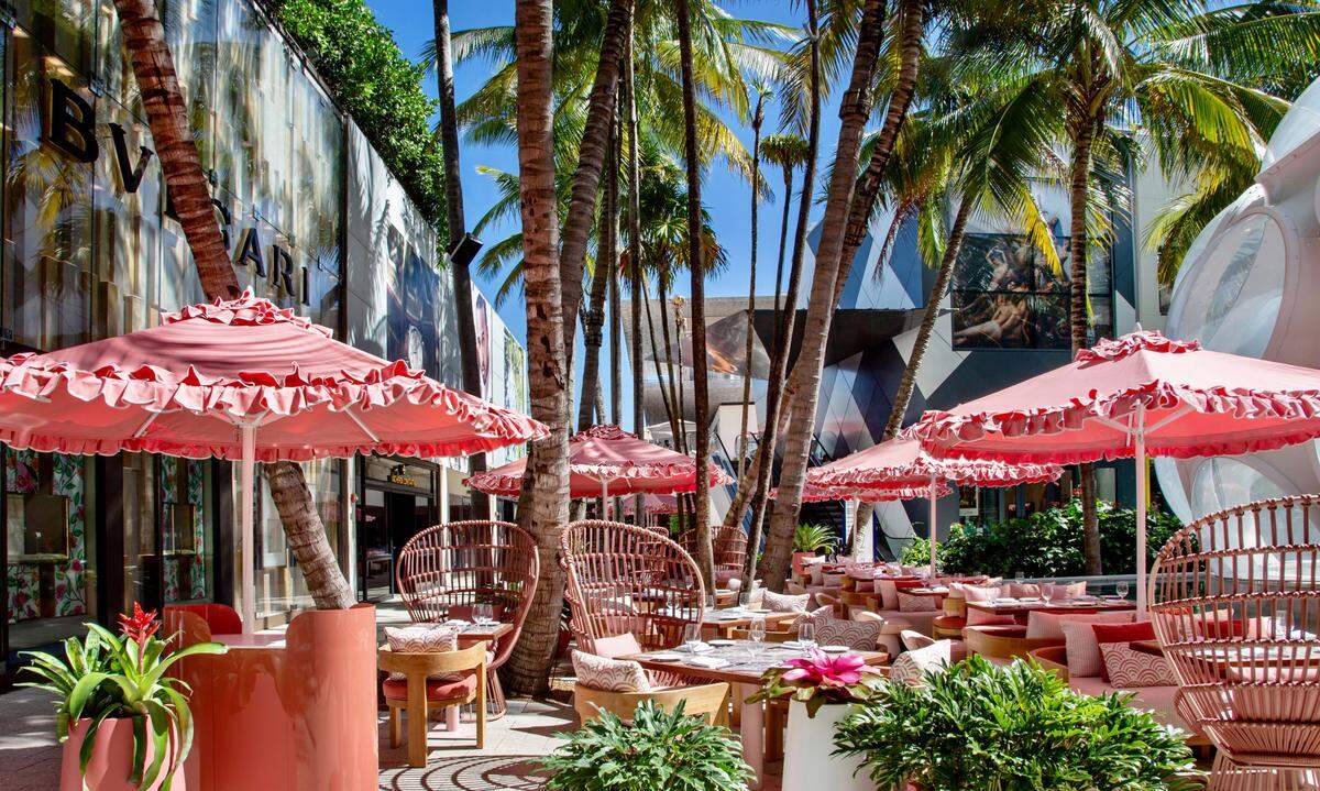 Sofia Miami, situado en el Design District, es un restaurante de diseño que ofrece cocina italiana moderna.