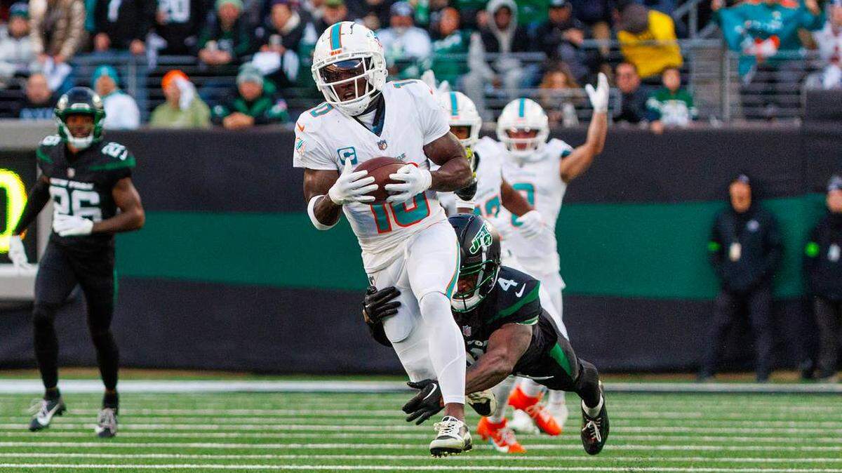 El wide receiver de los Dolphins Tyreek Hill no sufre ninguna molestia y que debido a su importancia en el equipo de Miami le administran el porcentaje de juego.